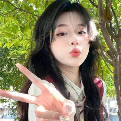 想踢沉迷男的女人